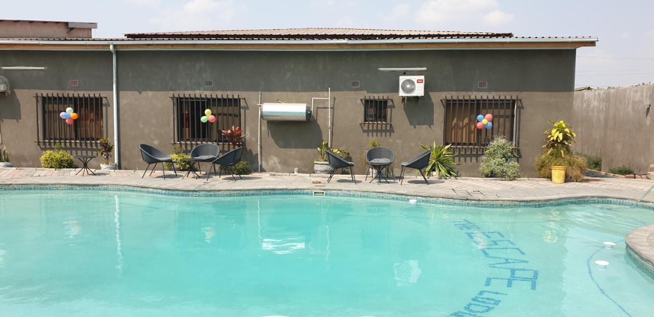 The Escape Lodge Lusaka Esterno foto